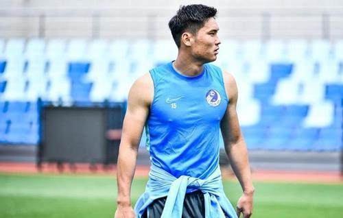 开云官网-热身赛：单欢欢点球破门 大连人队1比2不敌U22国足